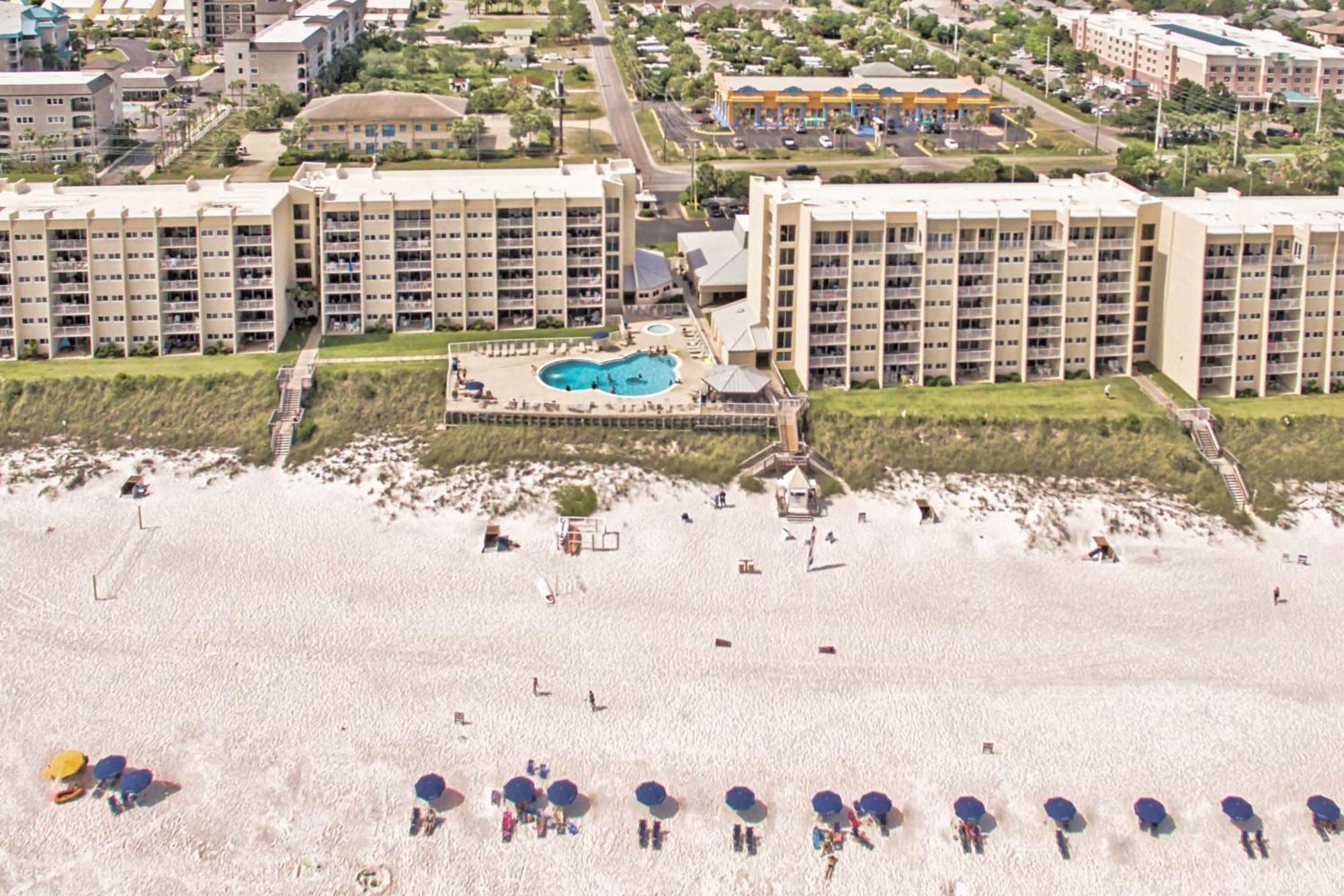 Beach House Condominiums B405 - Beachfront With Pool, Wifi, & Beach Service Destin Exterior photo